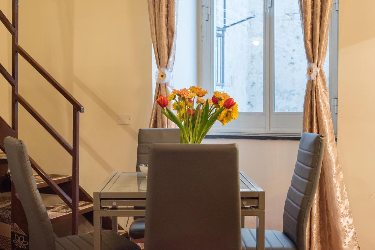 Napoli Centro, A Windows On The Monuments Apartment Exterior foto